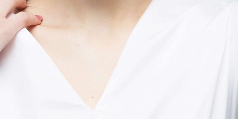 Jak vyčistit žluté skvrny od potu a deodorantu z oblečení
